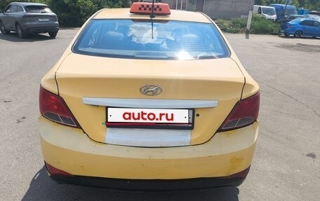 Hyundai Solaris II рестайлинг, 2015 год, 360 000 рублей, 1 фотография