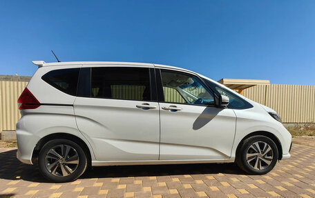 Honda Freed II, 2022 год, 1 390 000 рублей, 4 фотография