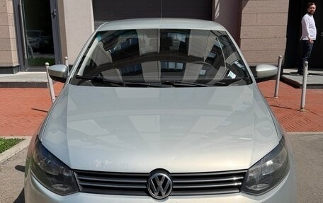 Volkswagen Polo VI (EU Market), 2011 год, 695 000 рублей, 2 фотография