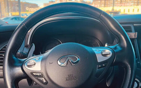 Infiniti QX70, 2016 год, 1 965 000 рублей, 10 фотография