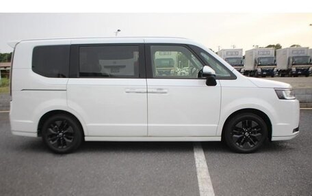 Honda Stepwgn, 2022 год, 1 700 010 рублей, 8 фотография