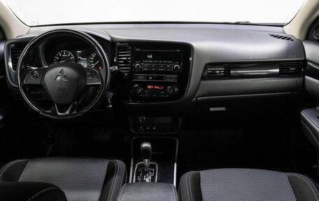 Mitsubishi Outlander III рестайлинг 3, 2019 год, 2 300 000 рублей, 7 фотография
