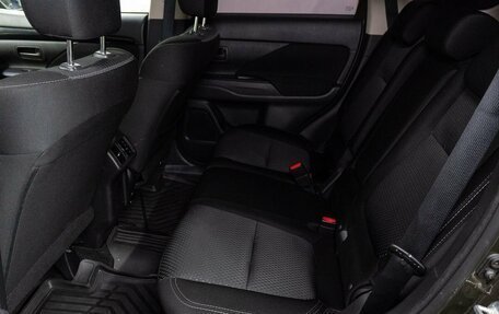 Mitsubishi Outlander III рестайлинг 3, 2019 год, 2 300 000 рублей, 6 фотография