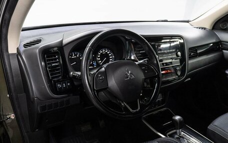 Mitsubishi Outlander III рестайлинг 3, 2019 год, 2 300 000 рублей, 5 фотография