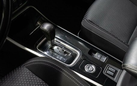 Mitsubishi Outlander III рестайлинг 3, 2019 год, 2 300 000 рублей, 14 фотография