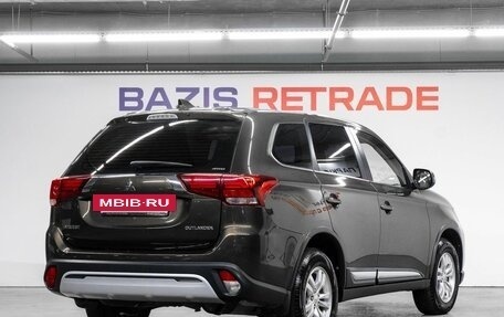 Mitsubishi Outlander III рестайлинг 3, 2019 год, 2 300 000 рублей, 12 фотография