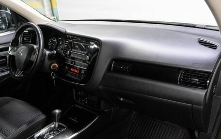 Mitsubishi Outlander III рестайлинг 3, 2019 год, 2 300 000 рублей, 19 фотография