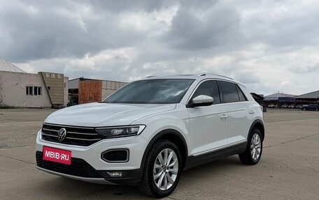 Volkswagen T-Roc I, 2023 год, 1 810 000 рублей, 1 фотография
