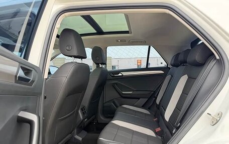 Volkswagen T-Roc I, 2023 год, 1 810 000 рублей, 9 фотография