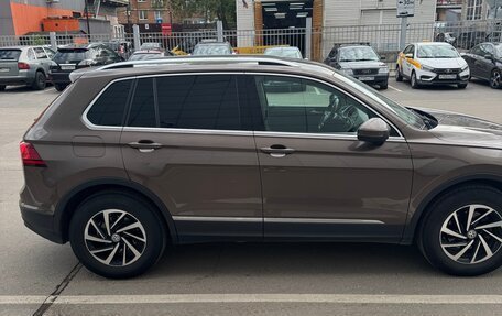 Volkswagen Tiguan II, 2019 год, 1 990 000 рублей, 3 фотография