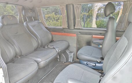Volkswagen Transporter T5 рестайлинг, 2006 год, 1 000 000 рублей, 17 фотография