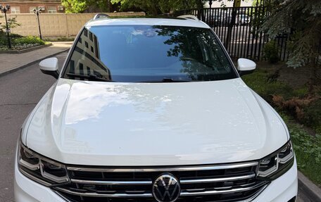 Volkswagen Tiguan II, 2021 год, 3 950 000 рублей, 2 фотография