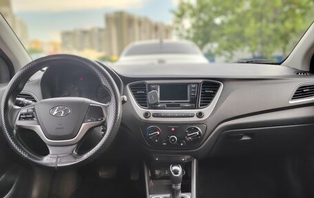 Hyundai Solaris II рестайлинг, 2017 год, 730 000 рублей, 9 фотография