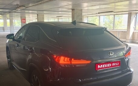 Lexus RX IV рестайлинг, 2021 год, 5 000 000 рублей, 4 фотография
