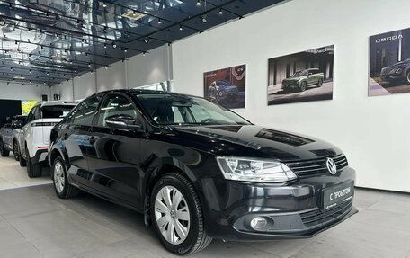 Volkswagen Jetta VI, 2011 год, 775 000 рублей, 3 фотография