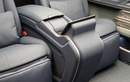 Mercedes-Benz V-Класс, 2026 год, 135 000 000 рублей, 11 фотография