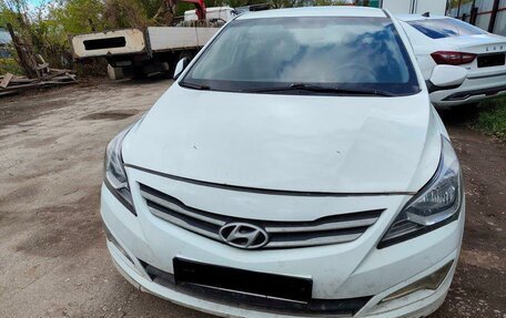 Hyundai Solaris II рестайлинг, 2015 год, 450 000 рублей, 1 фотография