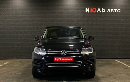 Volkswagen Touareg III, 2011 год, 1 950 000 рублей, 2 фотография