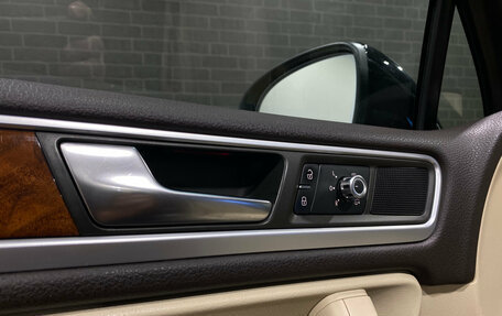 Volkswagen Touareg III, 2011 год, 1 950 000 рублей, 21 фотография