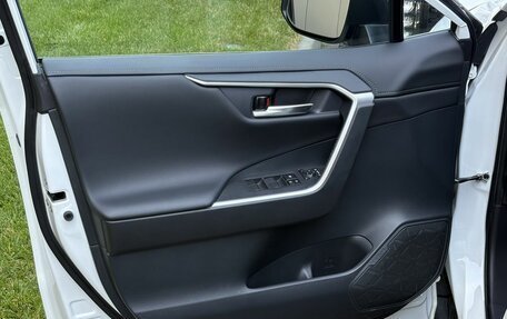 Toyota RAV4, 2022 год, 3 395 000 рублей, 21 фотография