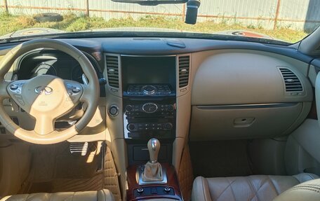 Infiniti FX II, 2013 год, 1 980 000 рублей, 17 фотография