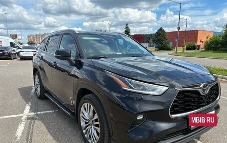 Toyota Highlander, 2023 год, 4 200 000 рублей, 3 фотография
