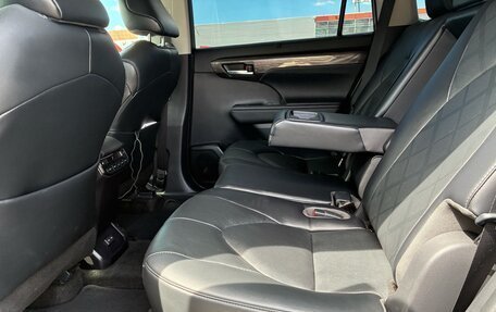 Toyota Highlander, 2023 год, 4 200 000 рублей, 6 фотография