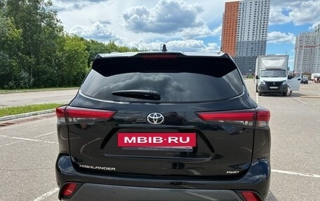 Toyota Highlander, 2023 год, 4 200 000 рублей, 5 фотография