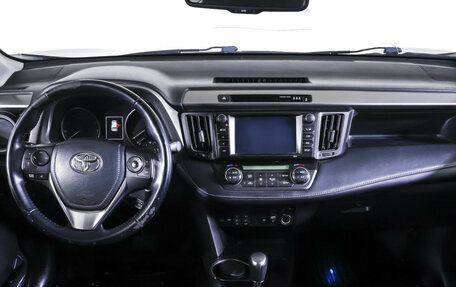 Toyota RAV4, 2017 год, 2 390 000 рублей, 14 фотография