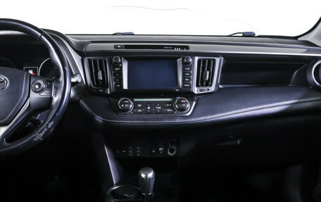 Toyota RAV4, 2017 год, 2 390 000 рублей, 15 фотография