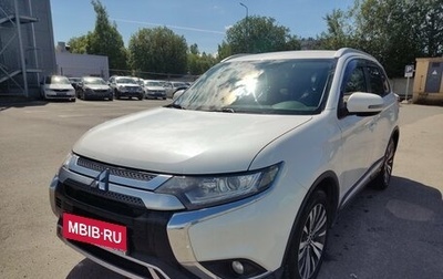 Mitsubishi Outlander III рестайлинг 3, 2019 год, 1 989 000 рублей, 1 фотография