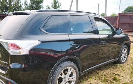 Mitsubishi Outlander III рестайлинг 3, 2013 год, 1 150 000 рублей, 2 фотография