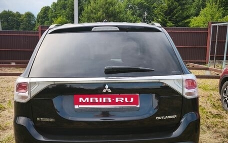 Mitsubishi Outlander III рестайлинг 3, 2013 год, 1 150 000 рублей, 4 фотография