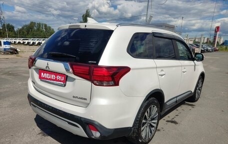 Mitsubishi Outlander III рестайлинг 3, 2019 год, 1 989 000 рублей, 5 фотография