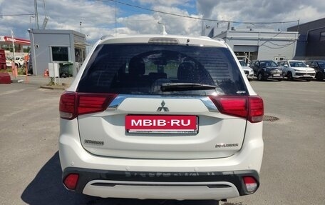 Mitsubishi Outlander III рестайлинг 3, 2019 год, 1 989 000 рублей, 6 фотография