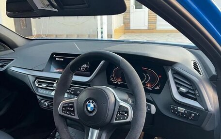 BMW 1 серия, 2023 год, 1 300 000 рублей, 3 фотография