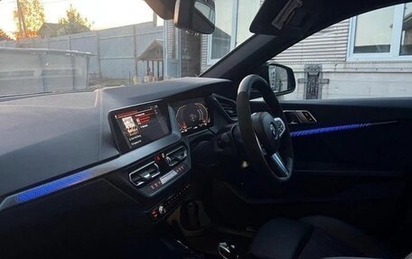 BMW 1 серия, 2023 год, 1 300 000 рублей, 7 фотография