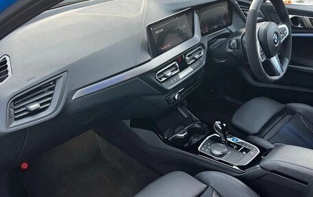 BMW 1 серия, 2023 год, 1 300 000 рублей, 6 фотография