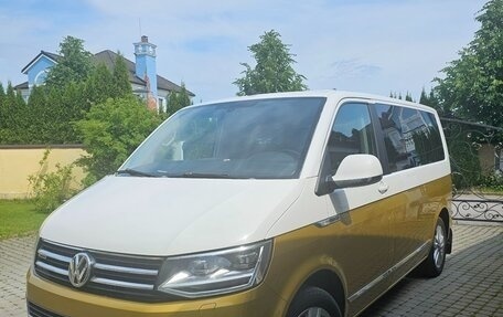 Volkswagen Multivan T6 рестайлинг, 2017 год, 4 200 000 рублей, 1 фотография