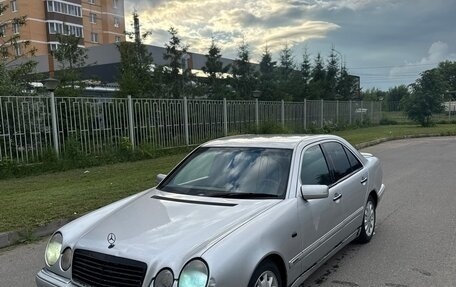 Mercedes-Benz E-Класс, 1998 год, 275 000 рублей, 3 фотография