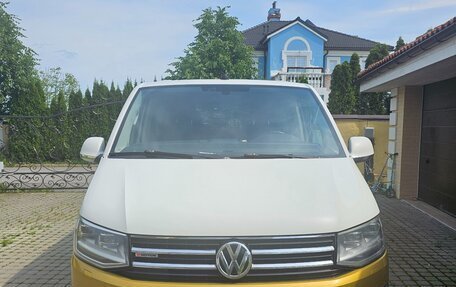 Volkswagen Multivan T6 рестайлинг, 2017 год, 4 200 000 рублей, 2 фотография