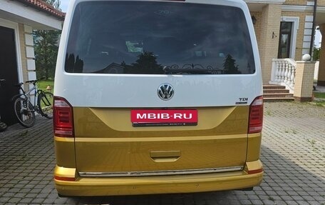 Volkswagen Multivan T6 рестайлинг, 2017 год, 4 200 000 рублей, 7 фотография