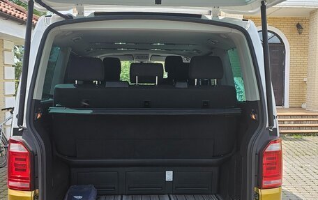Volkswagen Multivan T6 рестайлинг, 2017 год, 4 200 000 рублей, 18 фотография