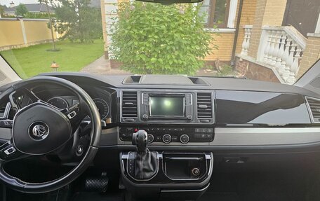 Volkswagen Multivan T6 рестайлинг, 2017 год, 4 200 000 рублей, 9 фотография