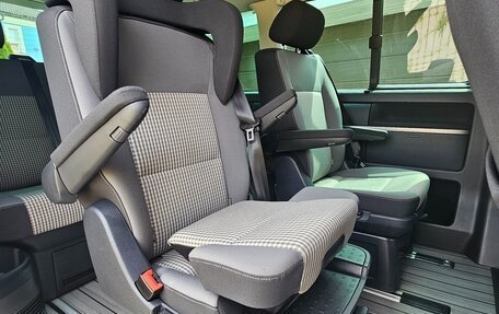 Volkswagen Multivan T6 рестайлинг, 2017 год, 4 200 000 рублей, 14 фотография