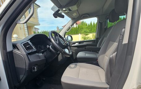 Volkswagen Multivan T6 рестайлинг, 2017 год, 4 200 000 рублей, 11 фотография