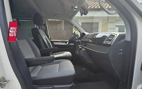Volkswagen Multivan T6 рестайлинг, 2017 год, 4 200 000 рублей, 12 фотография
