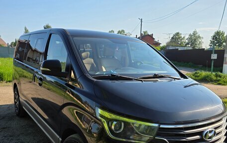 Hyundai H-1 II рестайлинг, 2019 год, 2 100 000 рублей, 4 фотография