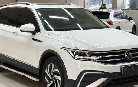 Volkswagen Tiguan II, 2023 год, 2 857 000 рублей, 1 фотография