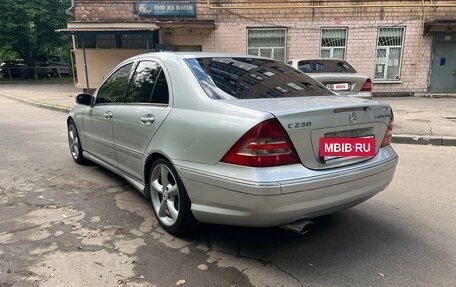 Mercedes-Benz C-Класс, 2005 год, 700 000 рублей, 4 фотография